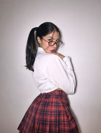 BONNIE KNEEL